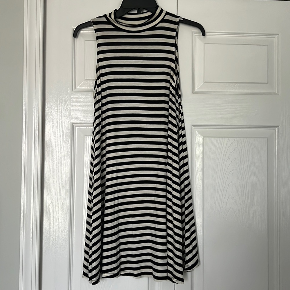 Soprano Black White Striped Swing Dress XS Sleeveless Mock Neck Casual